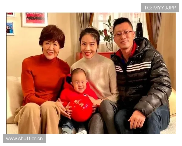 无语，魏秋月穿着睡衣拎着奢侈包去菜市场，我看呆了